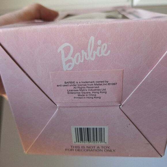 VINTAGE 1997 HOLIDAY BARBIE 4" DECOUPAGE ORNAMENT WITH WOODEN ORNAMENT STAND - Picture 15 of 15